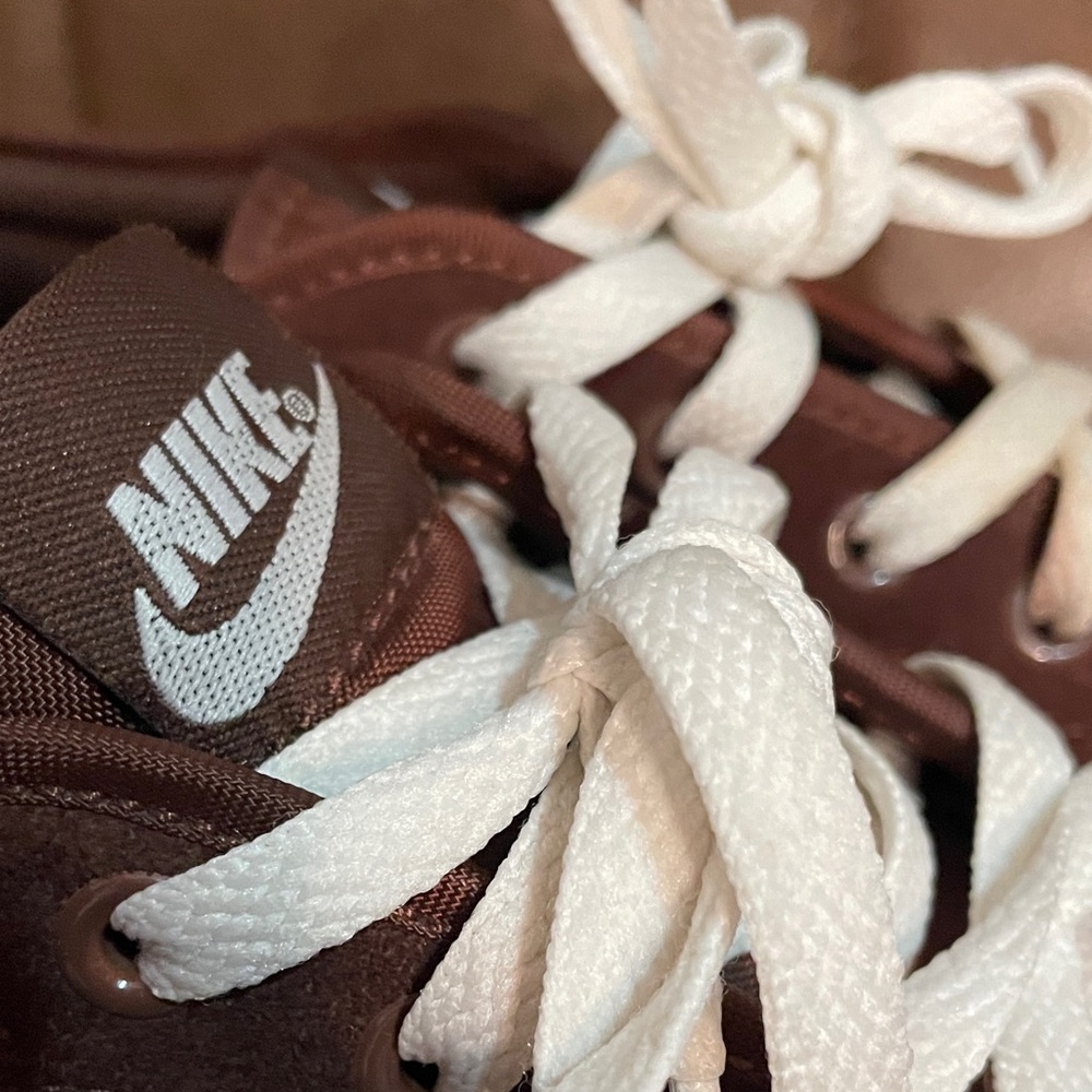 Nike Low Top Skate Men's Maroon and White Sneakers - Picture 9 of 11